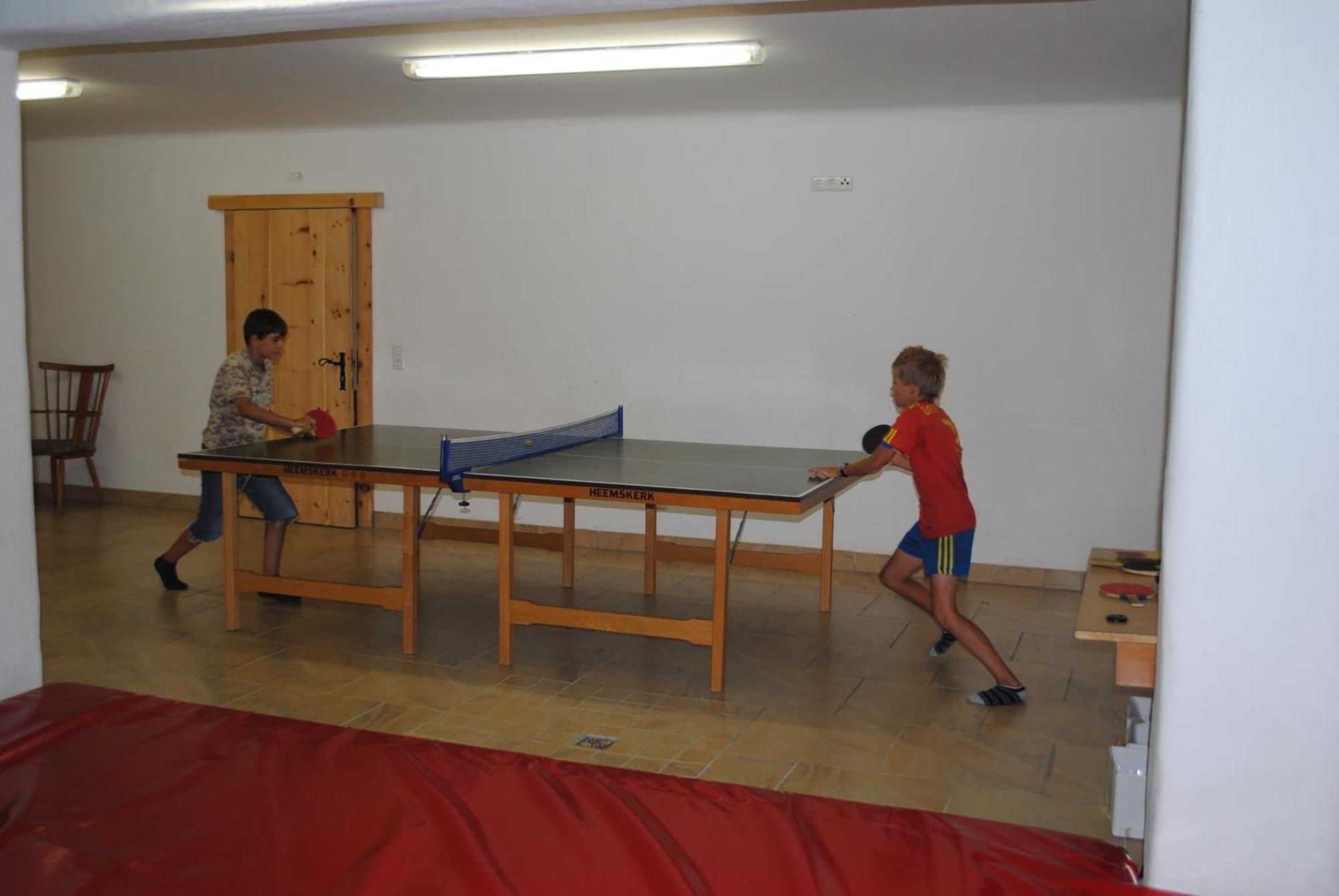 Kinderbauernhof Leneler Arzl im Pitztal Bagian luar foto